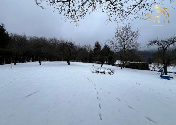 Chalupa s krásnym výhľadom na štiavnické vrchy