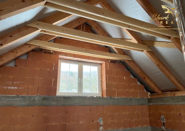 Chalupa s krásnym výhľadom na štiavnické vrchy