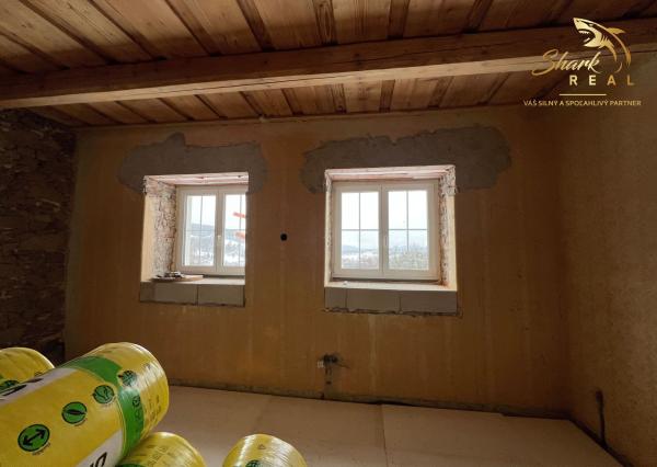 Chalupa s krásnym výhľadom na štiavnické vrchy