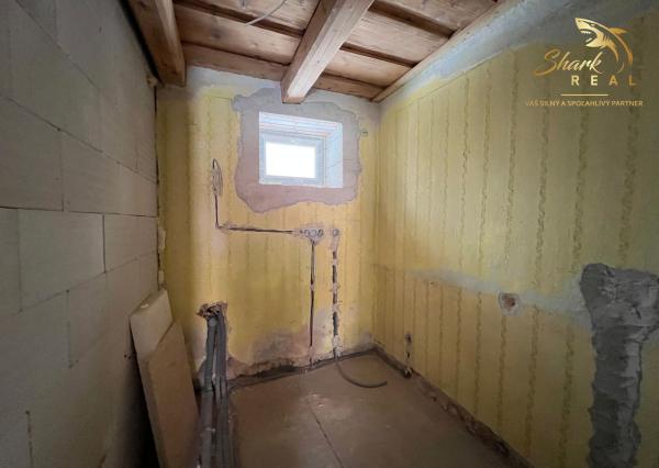 Chalupa s krásnym výhľadom na štiavnické vrchy