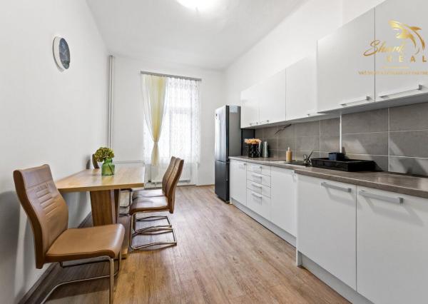 Rezervované - Priestranný 3-izbový byt v srdci Starého Mesta na Grosslingovej