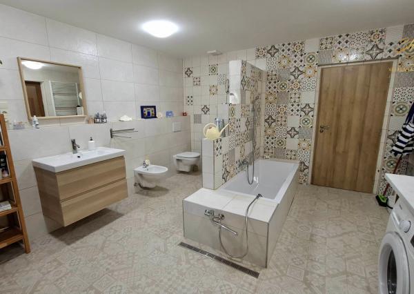 Veľkometrážny/dvojgeneračný rodinný dom na predaj