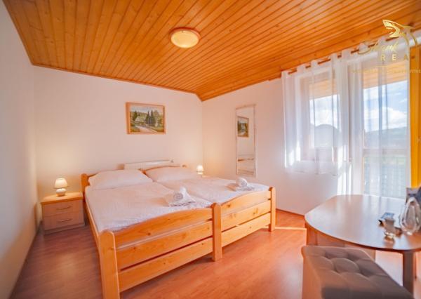 Na prenájom očarujúci penzión Dahlia s vynikajúcimi recenziami, reštauráciou, welness a ihriskom