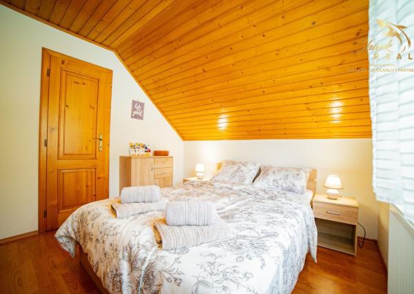 Na prenájom očarujúci penzión Dahlia s vynikajúcimi recenziami, reštauráciou, welness a ihriskom