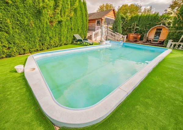 Na prenájom očarujúci penzión Dahlia s vynikajúcimi recenziami, reštauráciou, welness a ihriskom