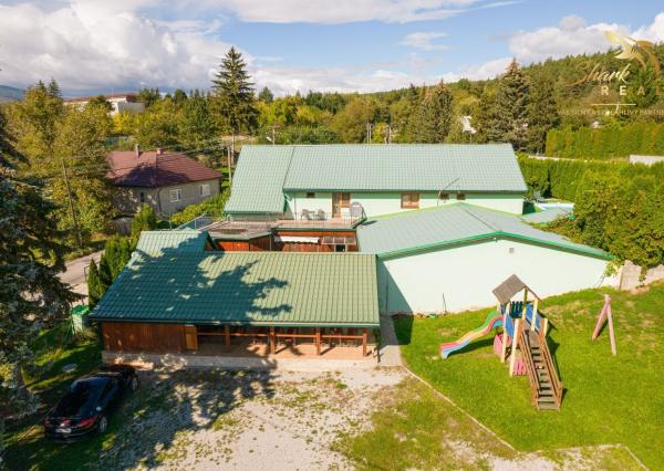 Na prenájom očarujúci penzión Dahlia s vynikajúcimi recenziami, reštauráciou, welness a ihriskom