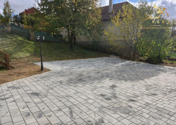 Na prenájom očarujúci penzión Dahlia s vynikajúcimi recenziami, reštauráciou, welness a ihriskom