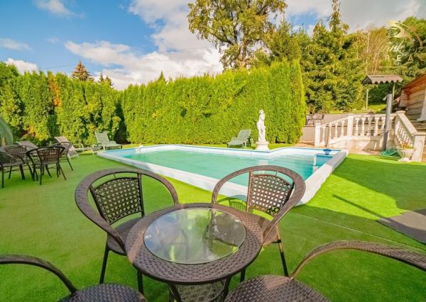 Na prenájom očarujúci penzión Dahlia s vynikajúcimi recenziami, reštauráciou, welness a ihriskom