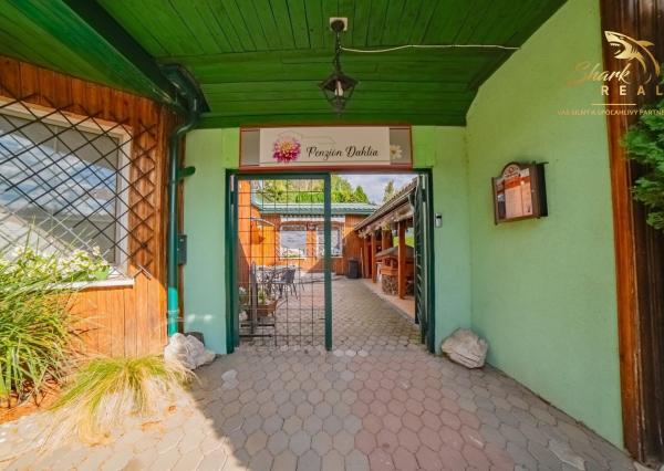 Na prenájom očarujúci penzión Dahlia s vynikajúcimi recenziami, reštauráciou, welness a ihriskom