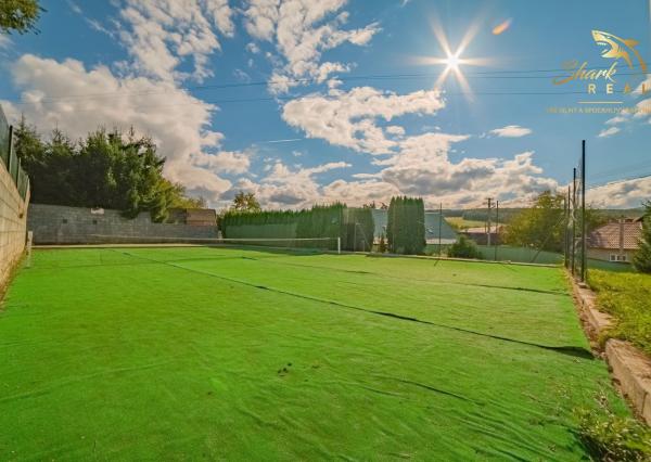 Na prenájom očarujúci penzión Dahlia s vynikajúcimi recenziami, reštauráciou, welness a ihriskom