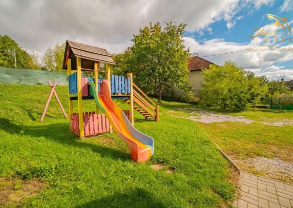 Na prenájom očarujúci penzión Dahlia s vynikajúcimi recenziami, reštauráciou, welness a ihriskom