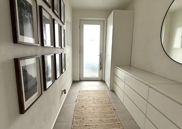 NOVOSTAVBA 3i byt s 2 Parkovacími miestami hneď pred bytom, KOMPLET Zariadený