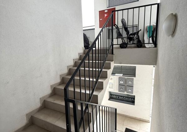 NOVOSTAVBA 3i byt s 2 Parkovacími miestami hneď pred bytom, KOMPLET Zariadený