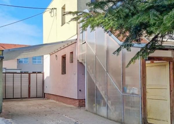 Dvojgeneračný rodinný dom s podnikateľským potenciálom – Viničné