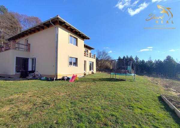 Byt v novostavbe so záhradou neďaleko tajchu a centra mesta