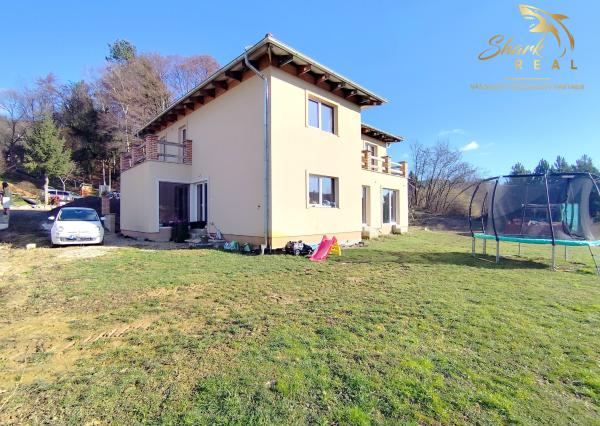 Byt v novostavbe so záhradou neďaleko tajchu a centra mesta