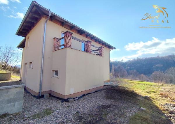 Byt v novostavbe so záhradou neďaleko tajchu a centra mesta