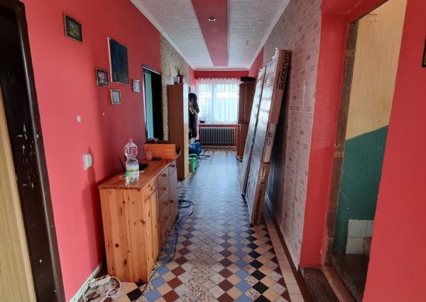 PRIESTRANNÝ RODINNÝ DOM S VEĽKÝM POZEMKOM A DRUHOU STAVBOU – CABAJ-ČÁPOR (PEREŠ)