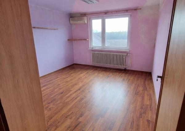 PRIESTRANNÝ RODINNÝ DOM S VEĽKÝM POZEMKOM A DRUHOU STAVBOU – CABAJ-ČÁPOR (PEREŠ)