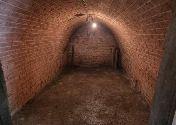 PRIESTRANNÝ RODINNÝ DOM S VEĽKÝM POZEMKOM A DRUHOU STAVBOU – CABAJ-ČÁPOR (PEREŠ)