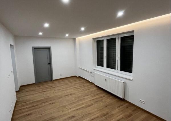 Na predaj: Kompletný 3-izbový byt po rekonštrukcii – Nitra, Štúrova ulica, CENTRUM