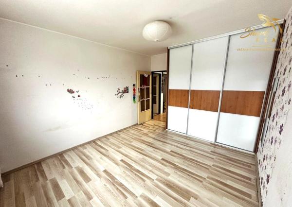 TOP PONUKA! 4 izbový byt s balkónom v širšom centre mesta Šahy