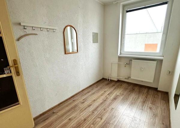 TOP PONUKA! 4 izbový byt s balkónom v širšom centre mesta Šahy