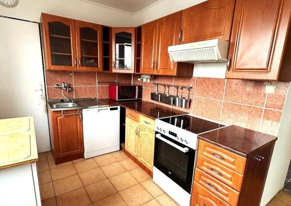 TOP PONUKA! 4 izbový byt s balkónom v širšom centre mesta Šahy