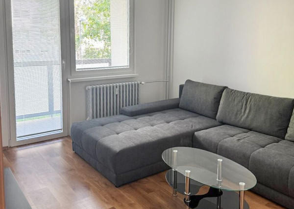 NA PRENÁJOM svetlý 2-izbový byt na ul. Scherera v Piešťanoch