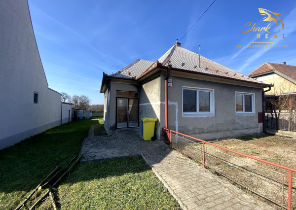 Rodinný dom s veľkým pozemkom na predmestí Hlohovca