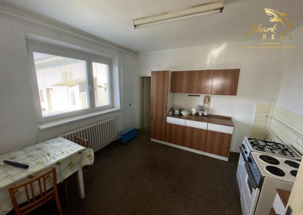 Rodinný dom s veľkým pozemkom na predmestí Hlohovca