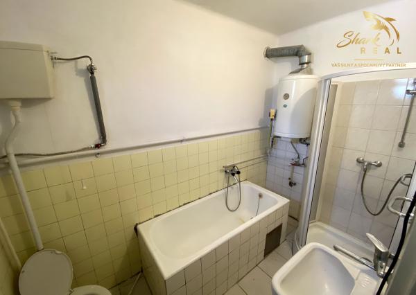 Rodinný dom s veľkým pozemkom na predmestí Hlohovca