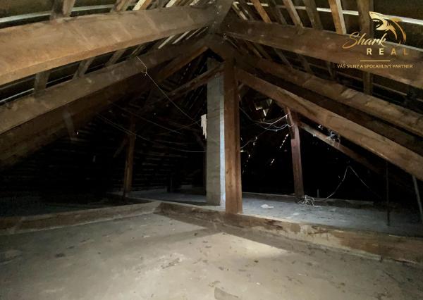 Rodinný dom s veľkým pozemkom na predmestí Hlohovca