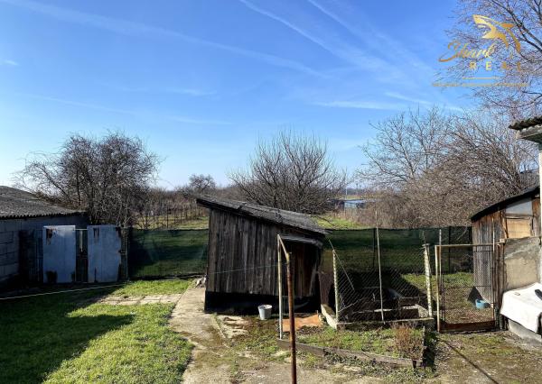 Rodinný dom s veľkým pozemkom na predmestí Hlohovca