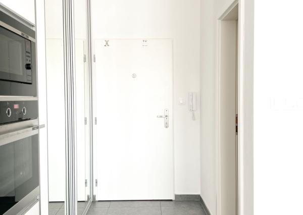 Tichý a presvetlený 2-izbový byt na najvyššom poschodí s balkónom a výťahom