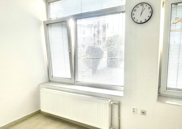 Útulný priestor vhodný ako kancelária, či iná prevádzka