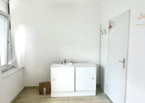 Útulný priestor vhodný ako kancelária, či iná prevádzka