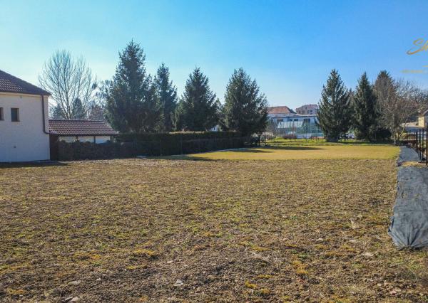 Stavebný pozemok na predaj – obec Šurianky, 1218 m²
