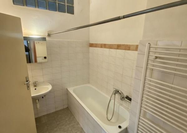 Priestranný 2 izbový byt v tichej lokalite