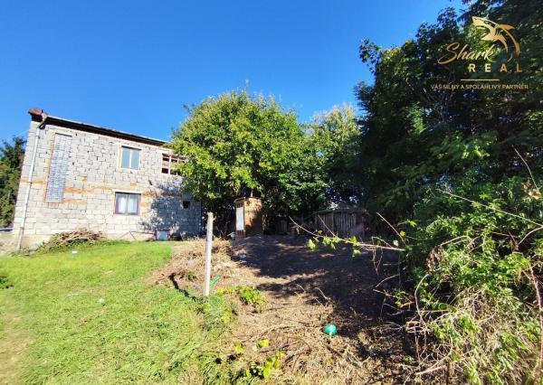 Stavebný pozemok so starším domom a predaj 