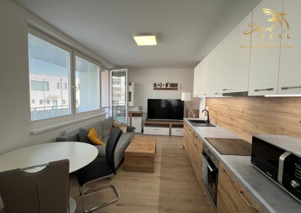 Prenájom 1,5-izbového bytu s balkónom a parkovaním – Svätoplukova 72