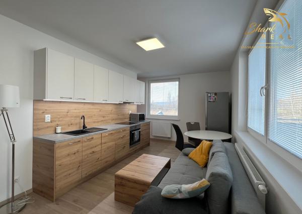 Prenájom 1,5-izbového bytu s balkónom a parkovaním – Svätoplukova 72