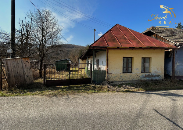 Na predaj menší domček - chata