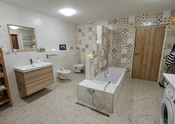 Veľkometrážny/dvojgeneračný rodinný dom na predaj