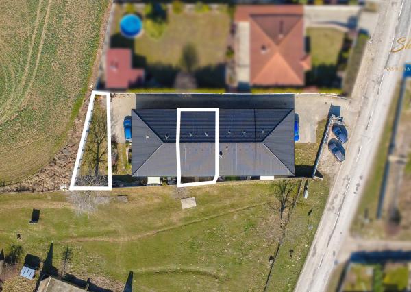 Moderný rodinný dom v radovej zástavbe v obci Malý Lapáš