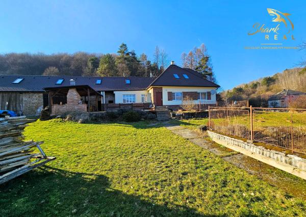 Rodinný dom so stodolou pri lese