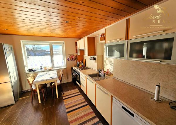 Rodinný dom so stodolou pri lese