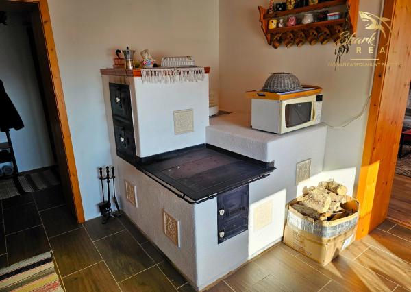 Rodinný dom so stodolou pri lese