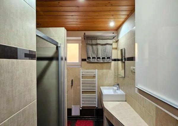 Rodinný dom so stodolou pri lese