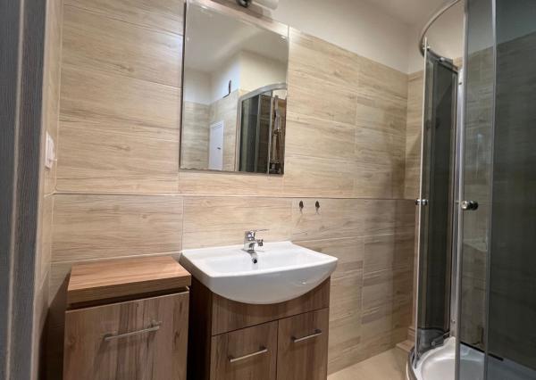 Prenájom 2-izbového bytu v blízkosti električky – Farského